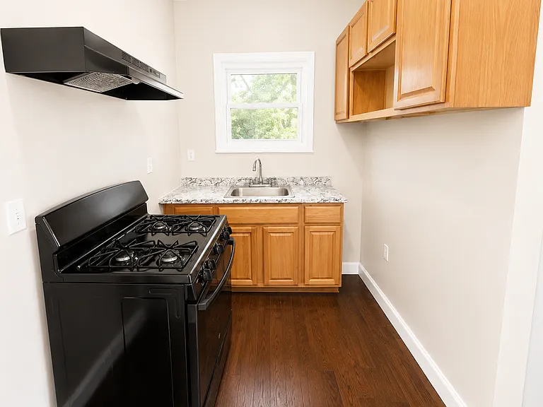 15-19 Isabella Ave #2F — Photo 1