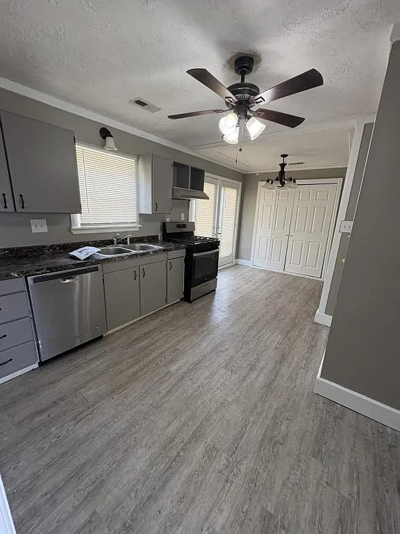 804 N Capelle — Photo 3