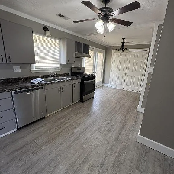 804 N Capelle St — Photo 3