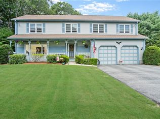 4 Dutchess Dr, Cranston, RI 02921