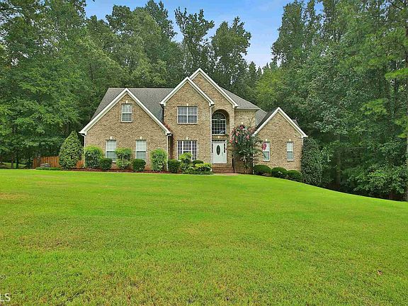 2nd image of 160 Buckhorn Trl