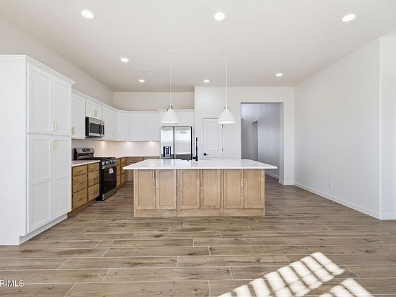 2nd image of 608 Curleaf Ct