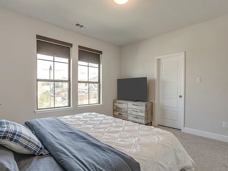 2113 Domingo Dr — Photo 32