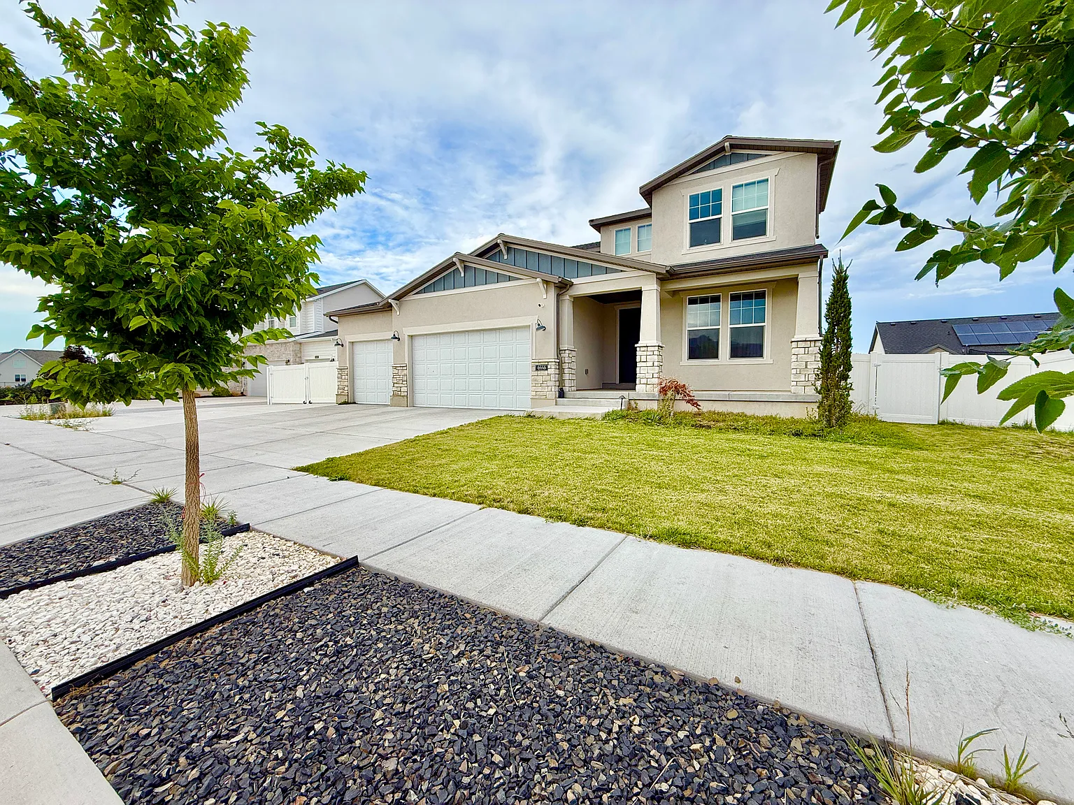 3 bed, 2.5 bath, 2154 sqft, $2,400 — Photo 2