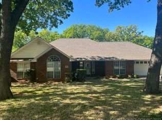 908 Oak Tree Dr, Ardmore, OK 73401