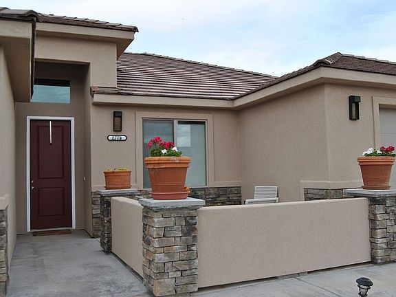 Courtyard 16'6" x 13'