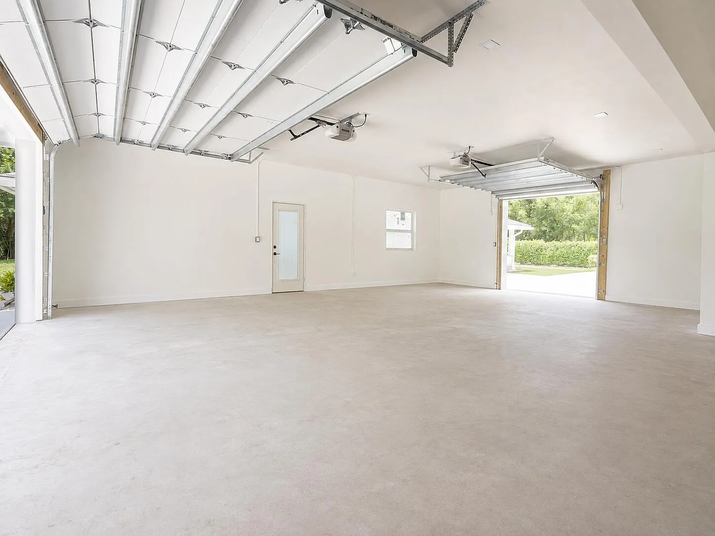 5 bed, 4.5 bath, 3600 sqft, $7,400 — Photo 4