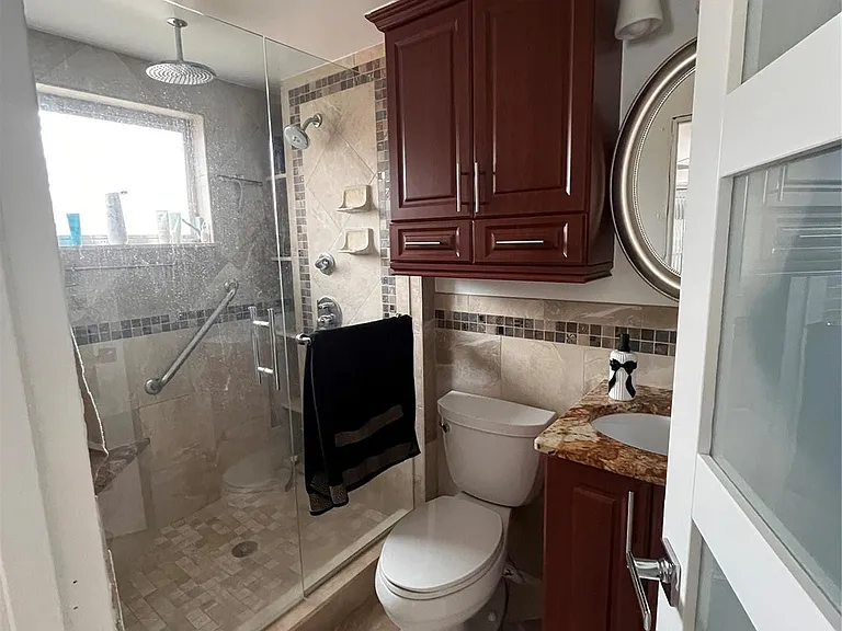 400 Golden Isles Dr #20 — Photo 9