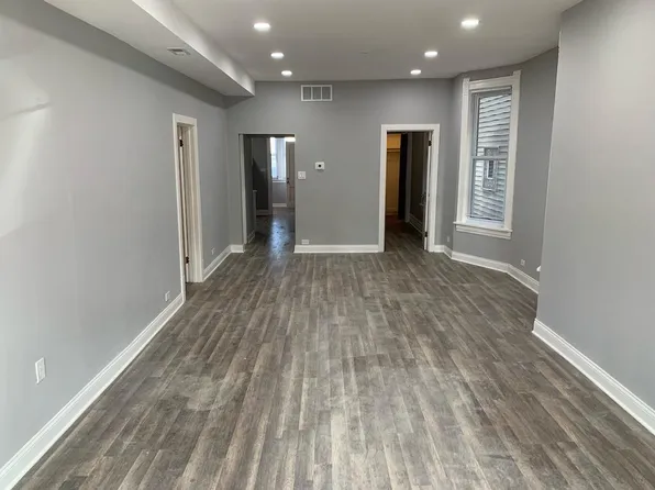 1738 W Roscoe St #1, Chicago, IL 60657