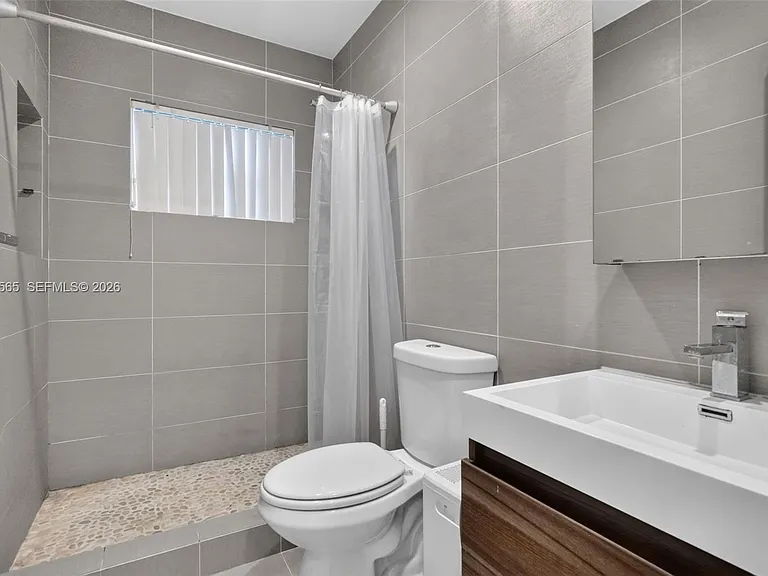 12800 NE 11th Ave #3 — Photo 12