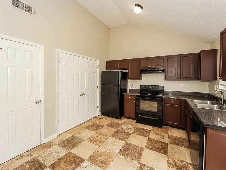 725 Cherry Branch Cir — Photo 13