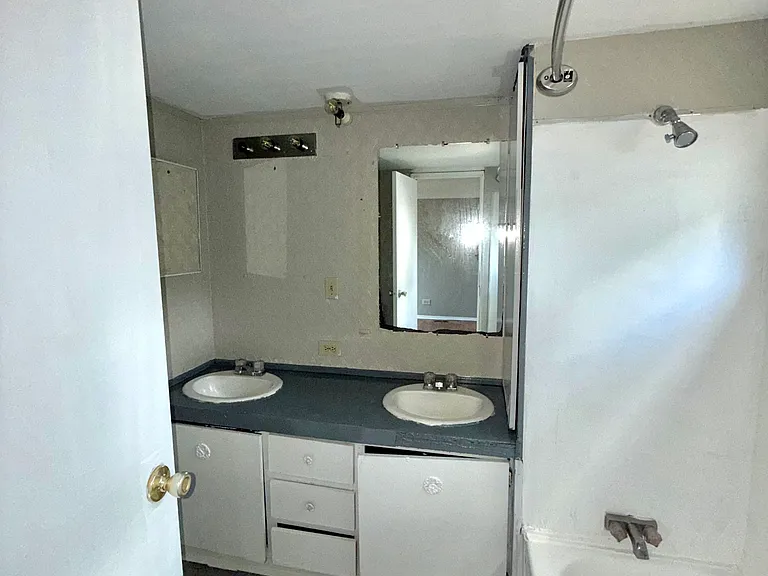 106 Goddard Ln — Photo 3
