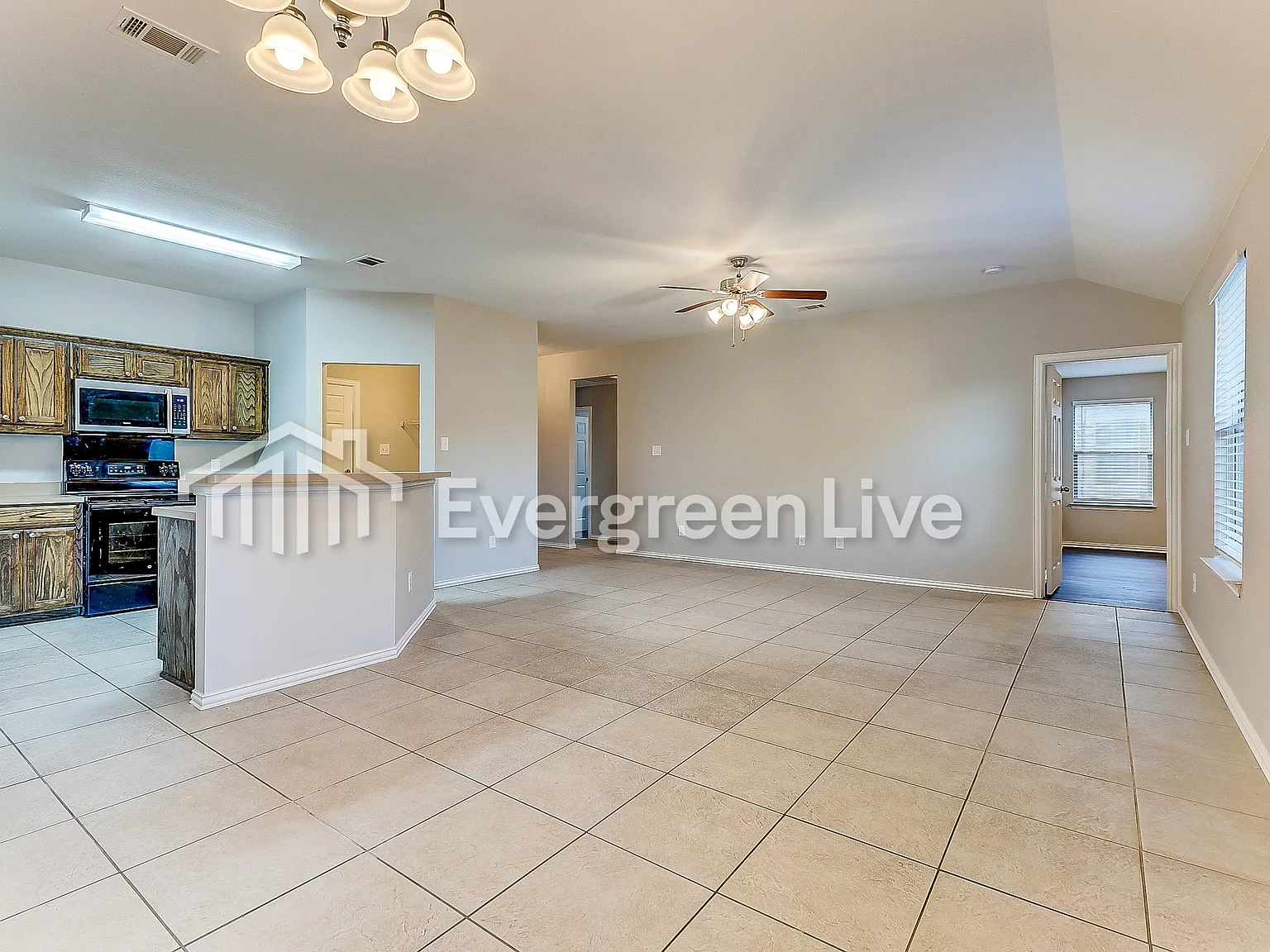 4 bed, 2.0 bath, 1492 sqft, $1,995 — Photo 4