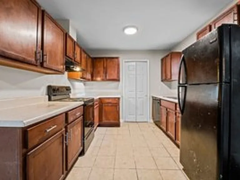 713 Grantland Dr — Photo 3