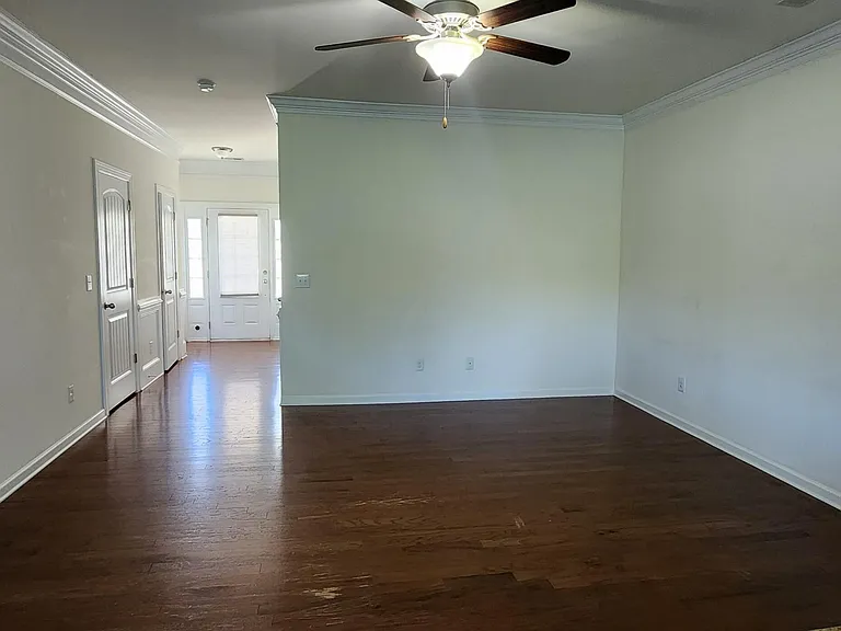 2209 Kirkhaven Rd — Photo 2