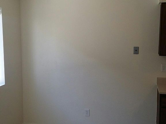4th image of 1038 Texas St NE