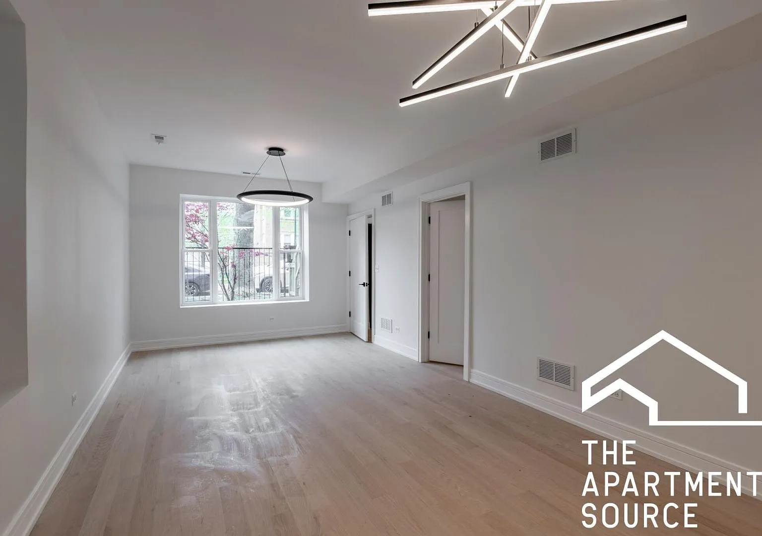 Chic 3 Bed Condo in Chicago | 1 Bath | $2950/mo | Avail 8/29 — Photo 4