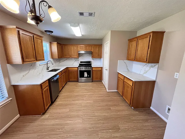 16118 Cypress Valley Dr — Photo 17