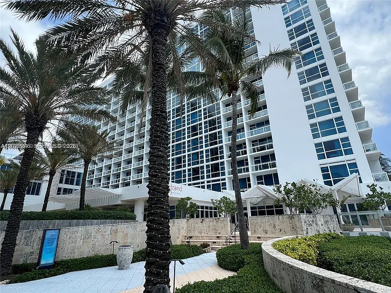 6799 Collins Ave #1501 — Photo 11