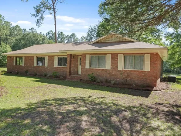 285 Knotty Pine Dr, Jesup, GA 31545