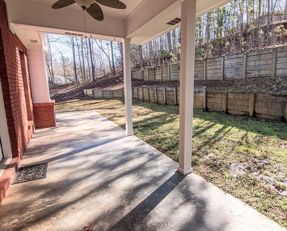 124 Brookwood Cv — Photo 4