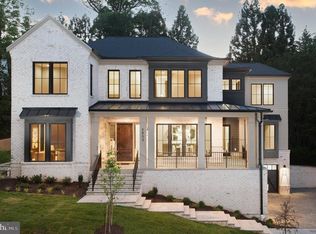 4653 34th St N, Arlington, VA 22207