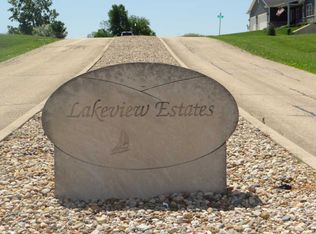 20 Lakeview Dr, Weldon, IL 61882