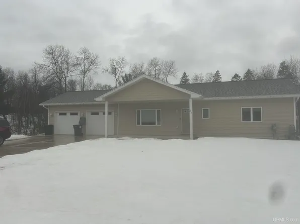 240 S Jackson St, Kingsford, MI 49802