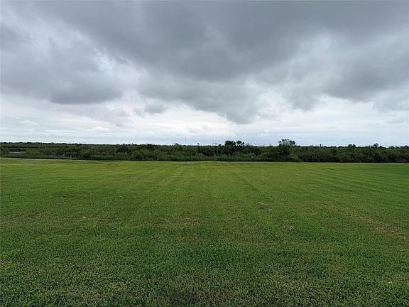 4th image of 1150 Lagoon Dr