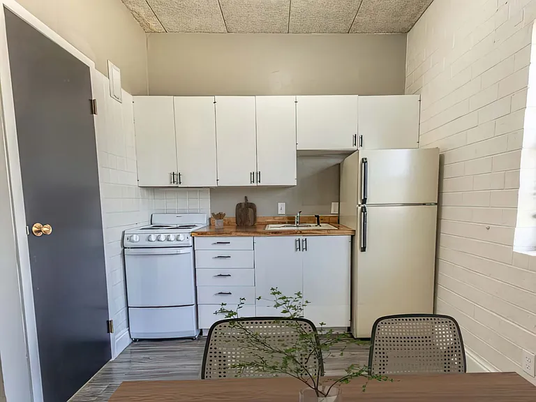2601 York Ave — Photo 25
