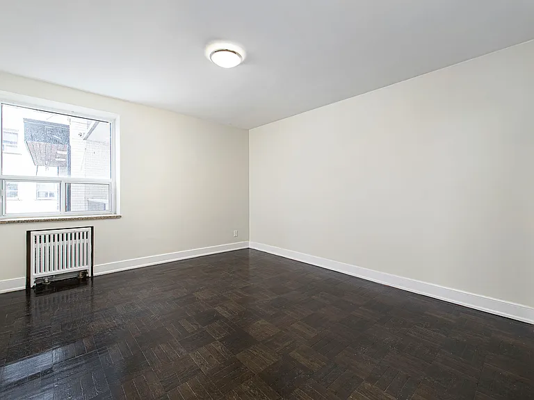 150 Dowling Ave — Photo 14