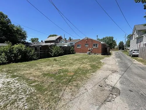 2034 Leo St — Photo 3