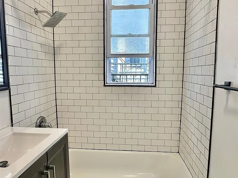 245 Duncan Ave #4 — Photo 21