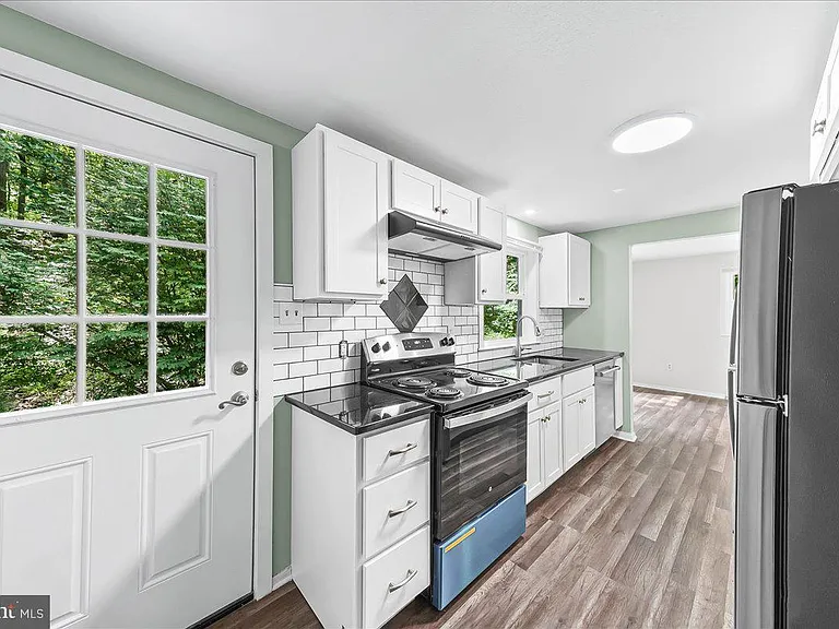 436 Spackman Ln — Photo 3