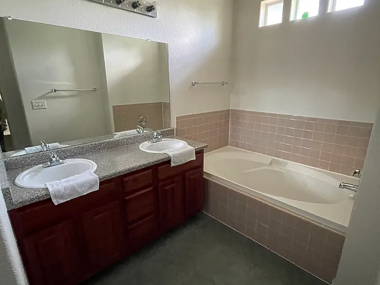 2821 Willow Tree Ln #0 — Photo 2