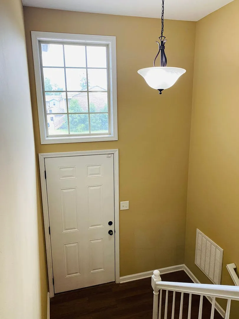 Townhome for Rent with Garage! — Photo 4