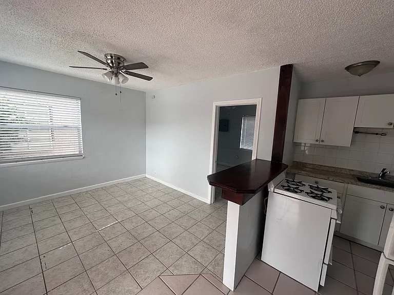 221 Condict Dr #7 — Photo 3