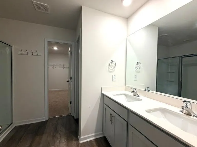 526 Leven Dr — Photo 16