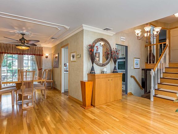 3rd image of 3834 Oxford Ln