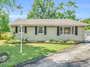 8 McDonald Ct, Champaign, IL 61821