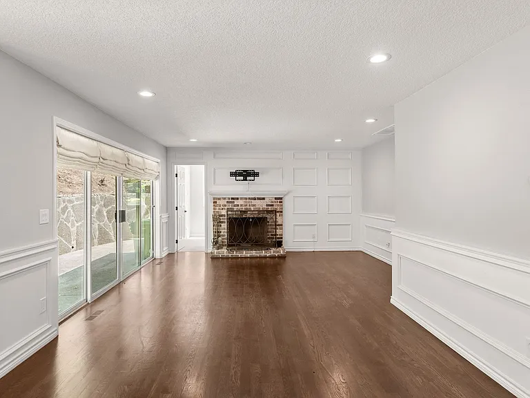 18052 Hobbit Ct — Photo 5
