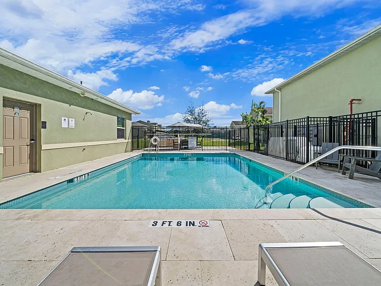 Mercury Cove Apartments — Photo 7