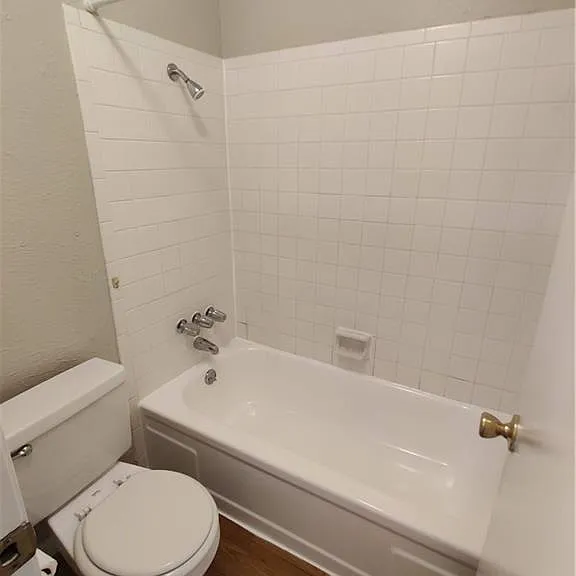 400 W 34th St #202 — Photo 5