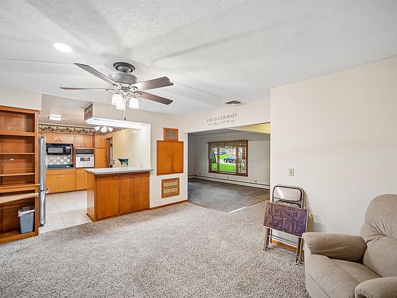 5th image of 3629 Oakcrest Dr