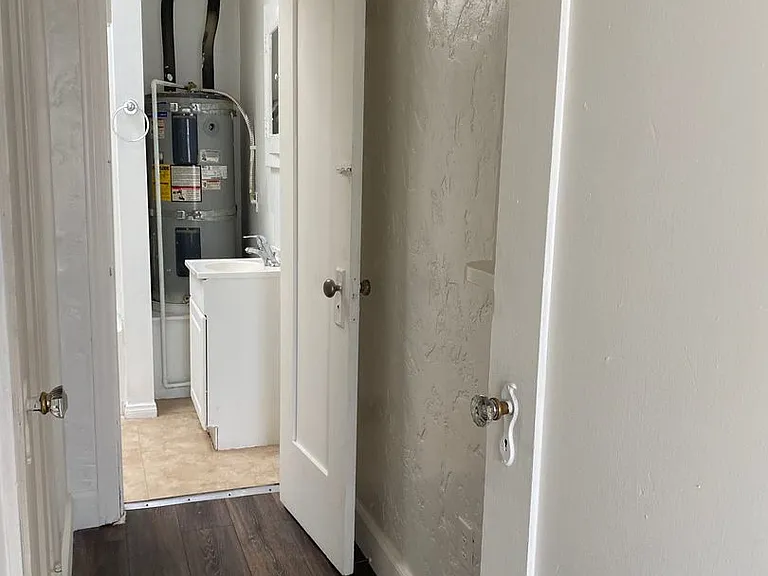 824 E Main St — Photo 10
