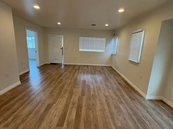 1016 W 110th St, Los Angeles, CA 90044