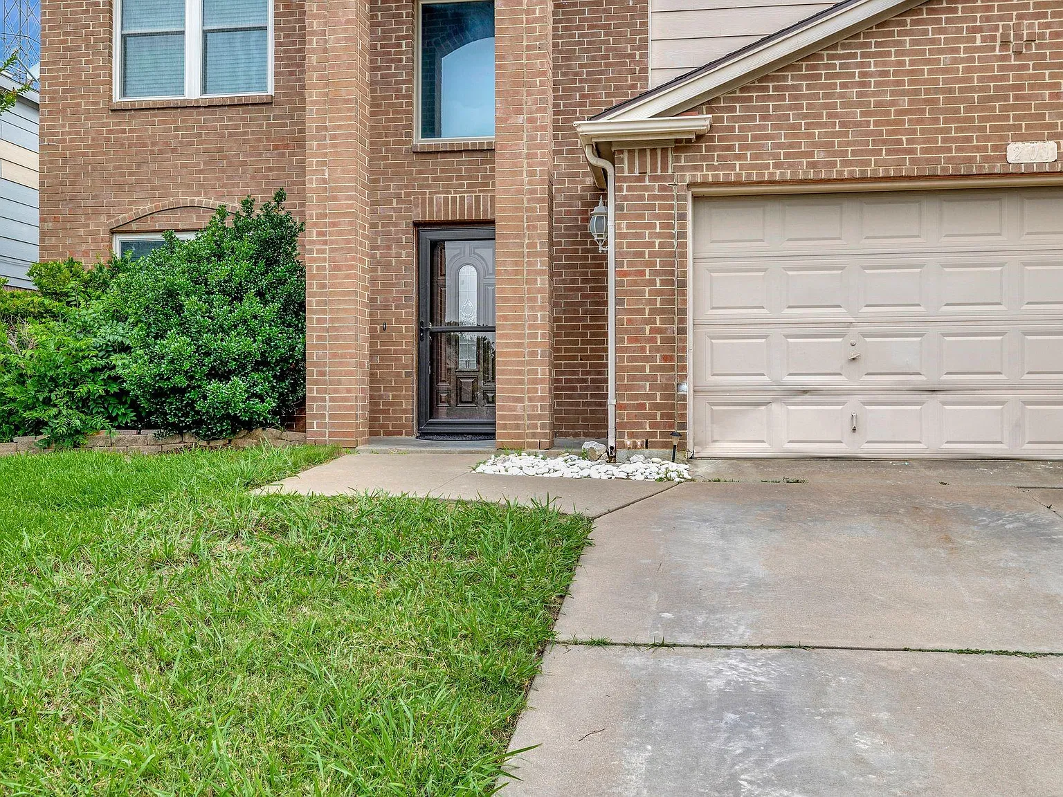 4 bed, 2040 sqft, $3,300 — Photo 4