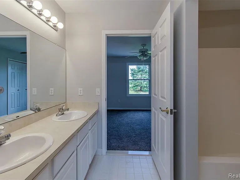 51334 W Hills Dr — Photo 28