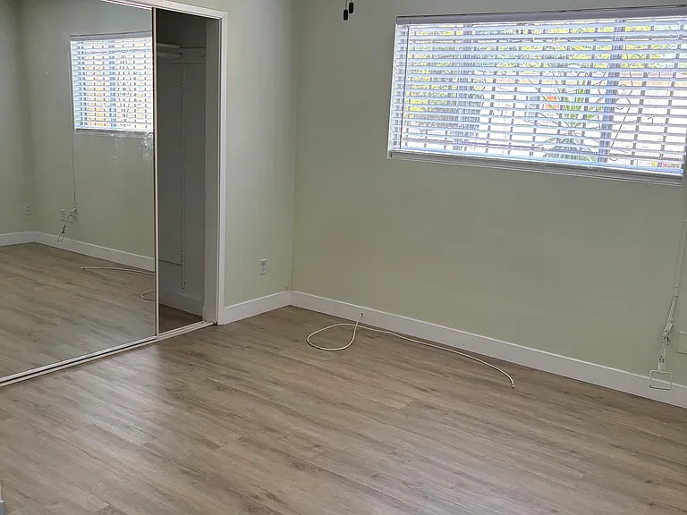 1040 Hoover Ave — Photo 19