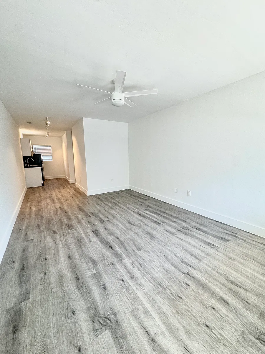Building Photo - 1035 9th St #17